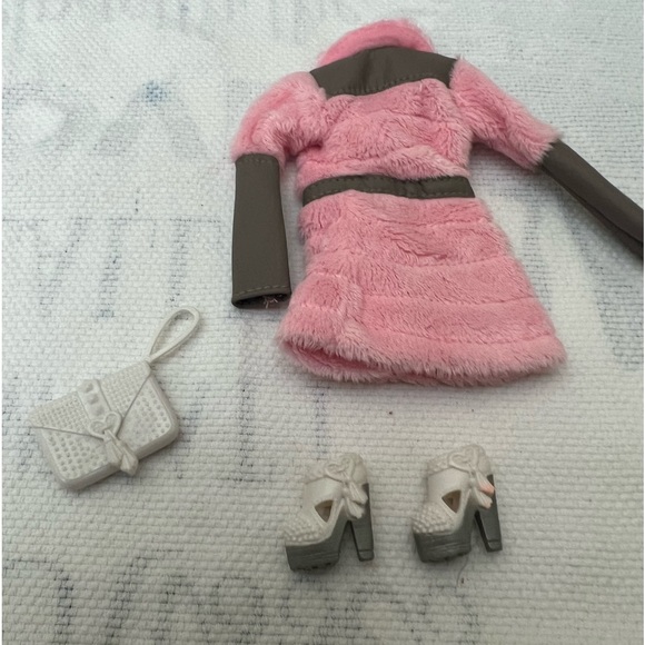 Barbie 3 piece Outfit Pink/Brown Jacket, Shoes and Pocketbook - Picture 7 of 7